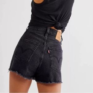 NWT Levi’s Ribcage Shorts Super High Rise